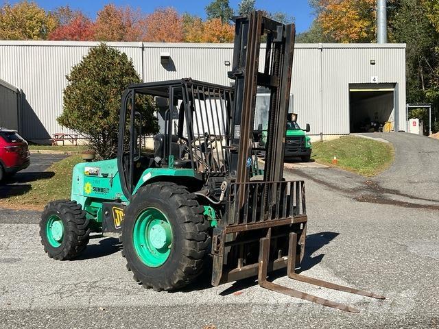 JCB 930 Maastotrukit