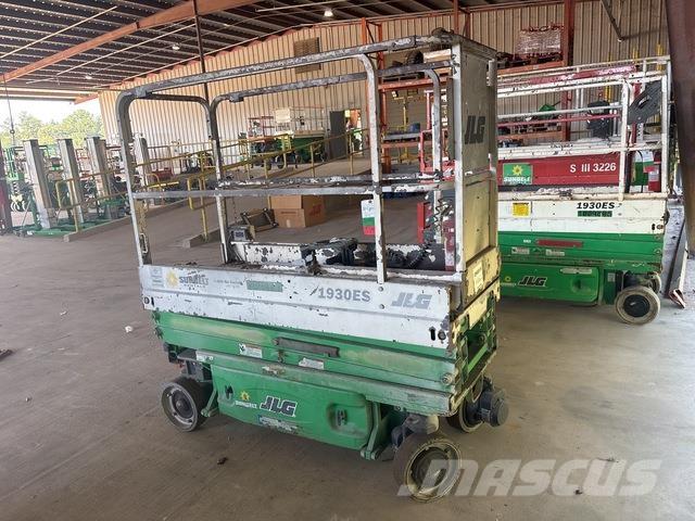 JLG 1930 ES Saksilavat