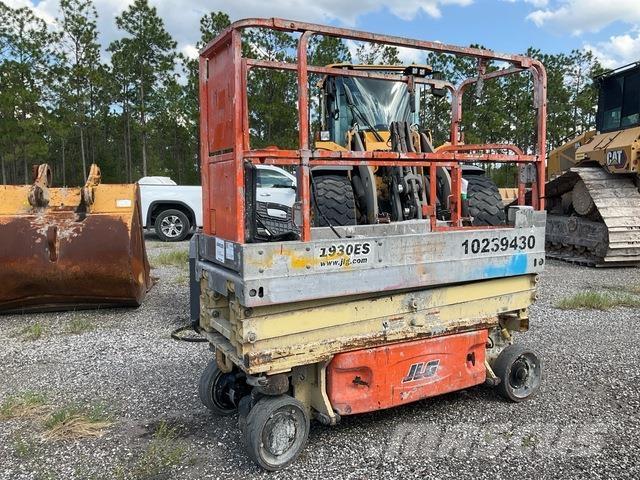 JLG 1930ES Saksilavat