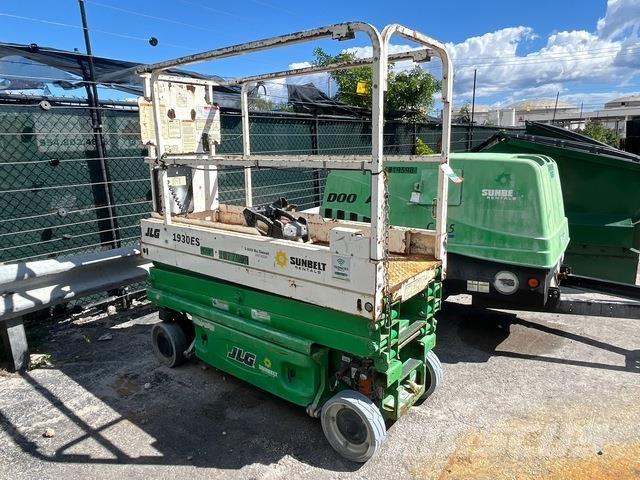 JLG 1930ES Saksilavat