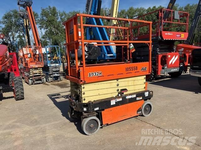 JLG 1932R Saksilavat