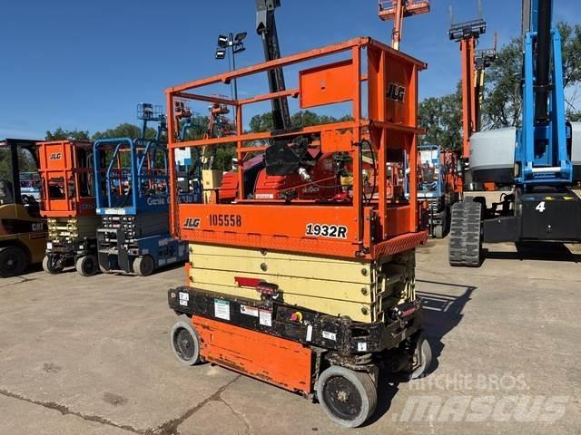 JLG 1932R Saksilavat