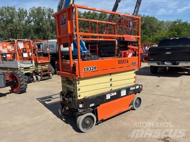 JLG 1932R Saksilavat