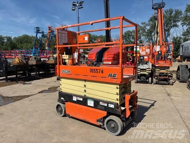JLG 1932R Saksilavat
