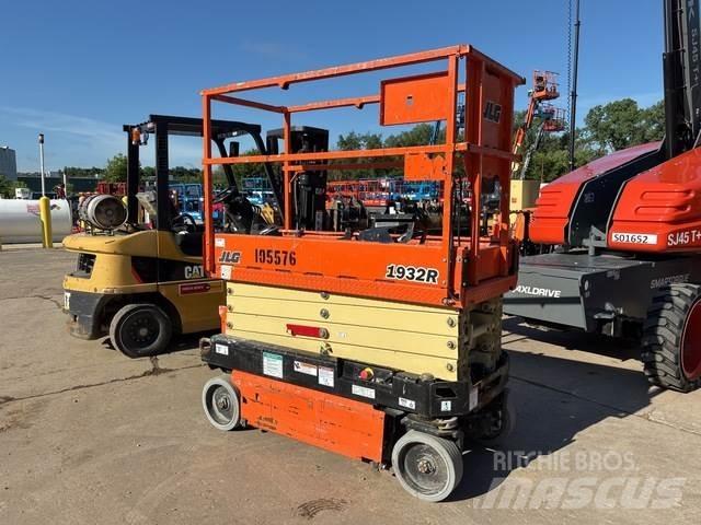 JLG 1932R Saksilavat