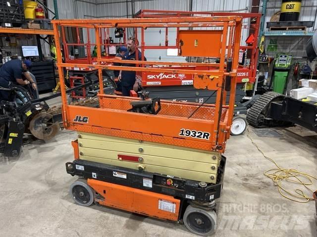 JLG 1932R Saksilavat