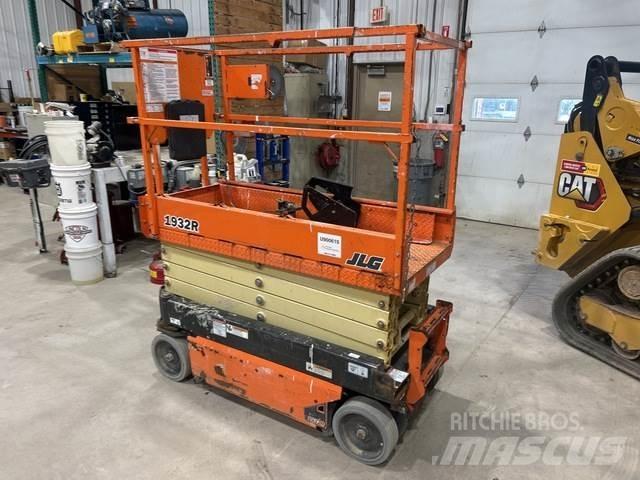 JLG 1932R Saksilavat
