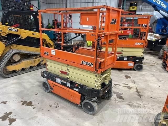 JLG 1932R Saksilavat