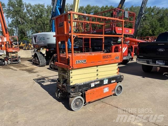 JLG 1932R Saksilavat