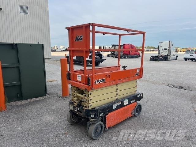 JLG 1932R Saksilavat