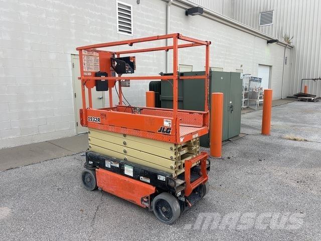 JLG 1932R Saksilavat