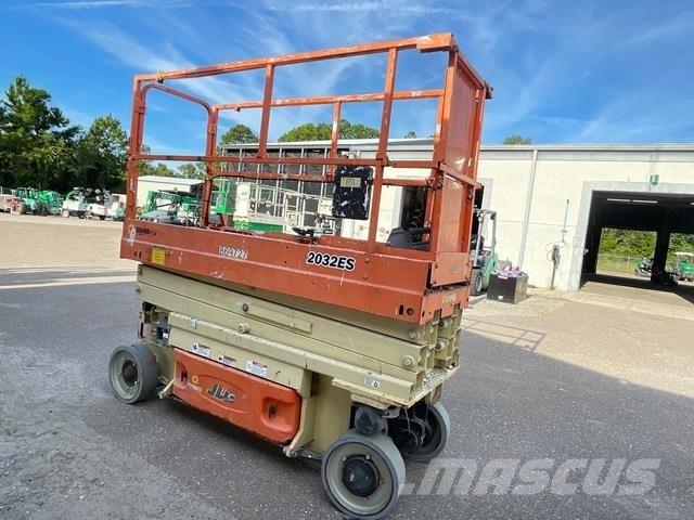 JLG 2032ES Saksilavat
