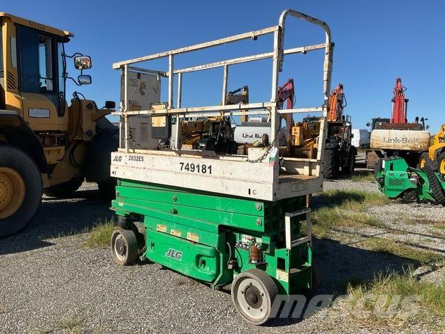 JLG 2032ES Saksilavat