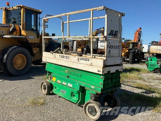 JLG 2032ES Saksilavat