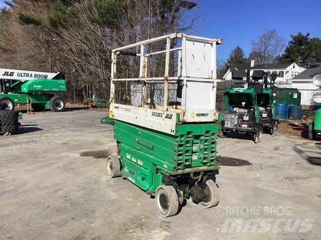 JLG 26322ES Saksilavat
