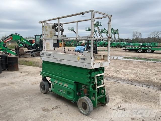 JLG 2632ES Saksilavat