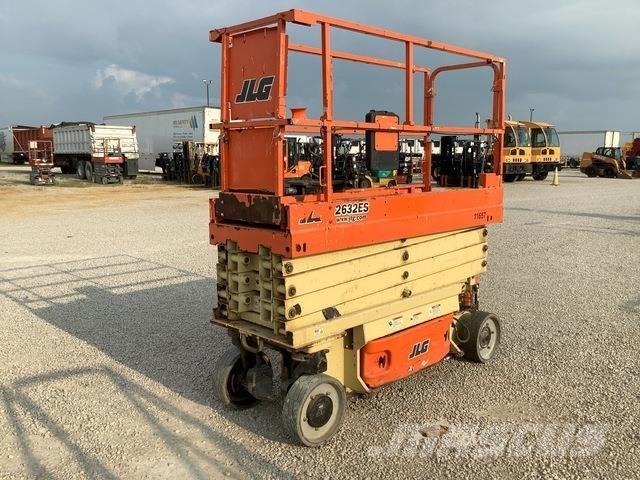 JLG 2632ES Saksilavat