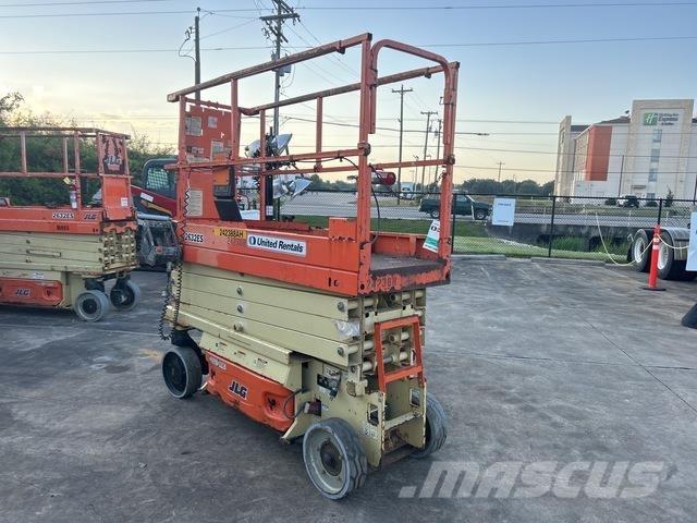 JLG 2632ES Saksilavat
