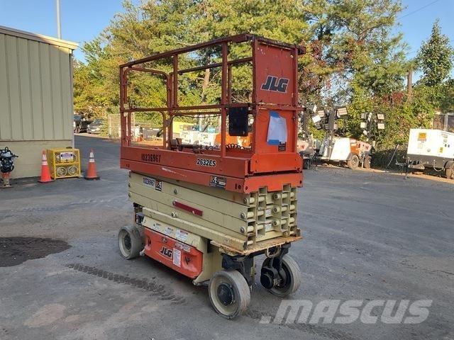 JLG 2632ES Saksilavat