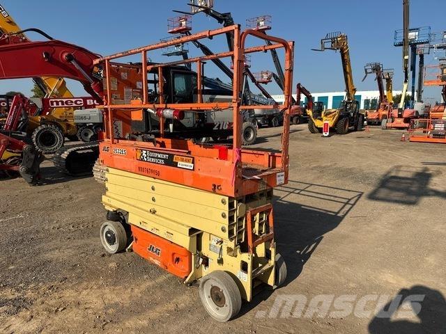 JLG 2632ES Saksilavat