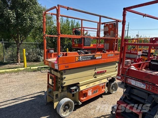 JLG 2632ES Saksilavat