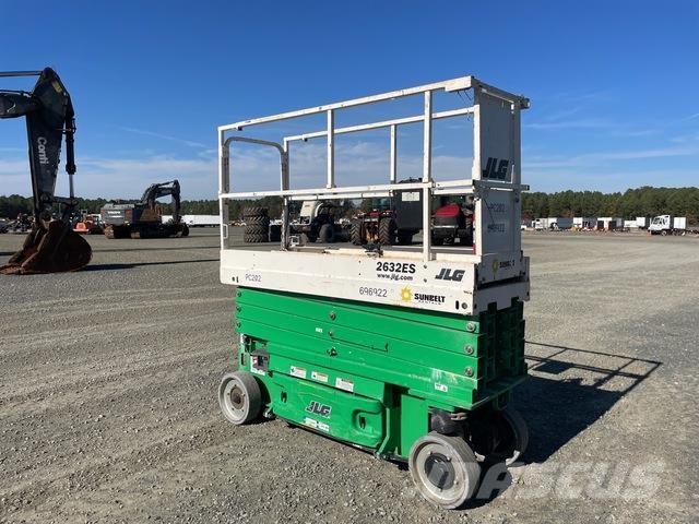 JLG 2632ES Saksilavat