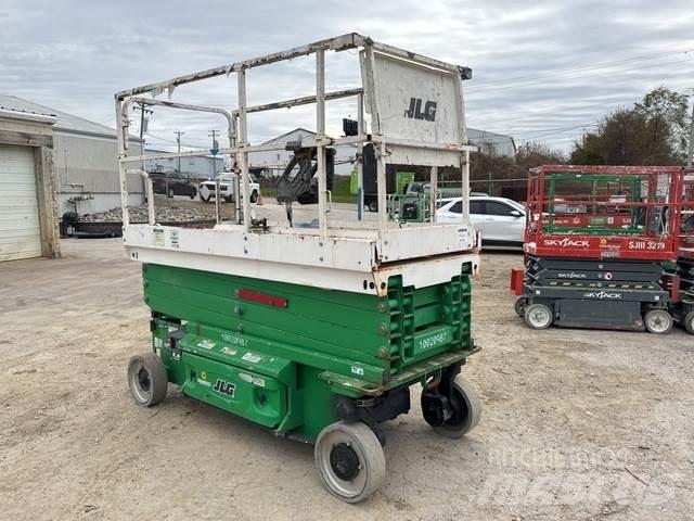 JLG 2646ES Saksilavat