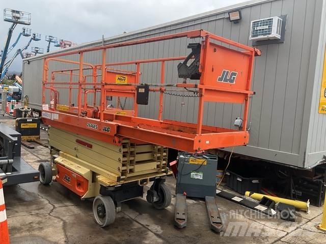 JLG 2646ES Saksilavat