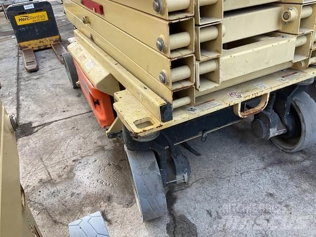 JLG 2646ES Saksilavat