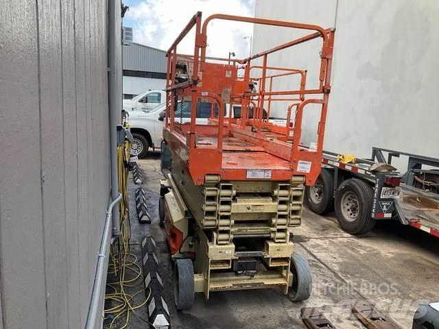 JLG 2646ES Saksilavat