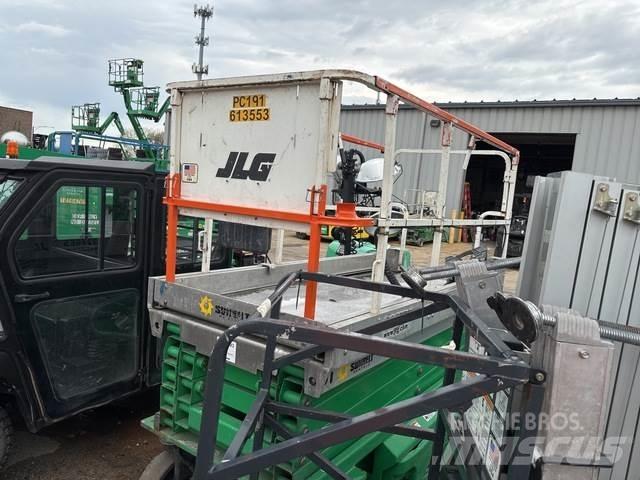 JLG 3246ES Saksilavat