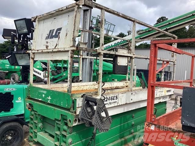 JLG 3246ES Saksilavat