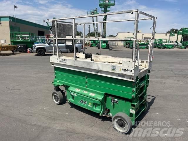 JLG 3246ES Saksilavat