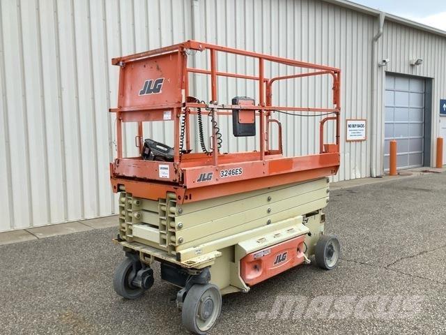 JLG 3246ES Saksilavat