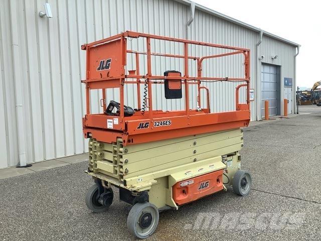 JLG 3246ES Saksilavat