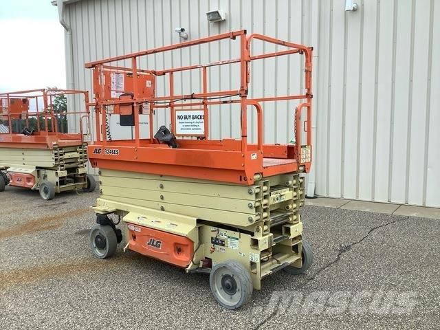 JLG 3246ES Saksilavat