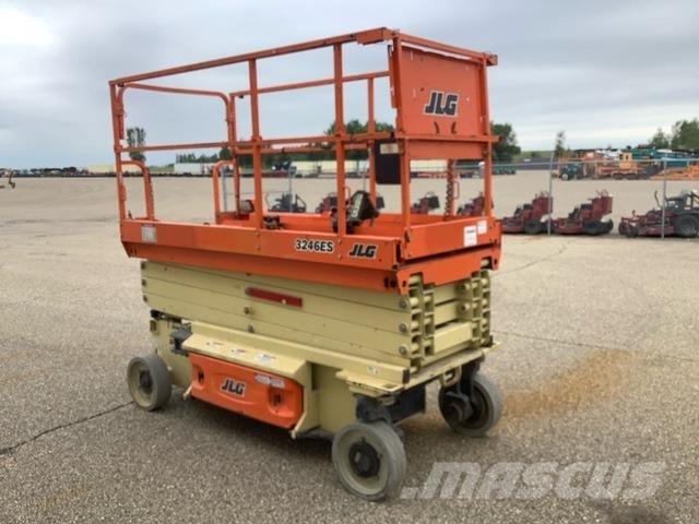 JLG 3246ES Saksilavat
