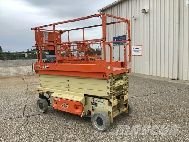 JLG 3246ES Saksilavat