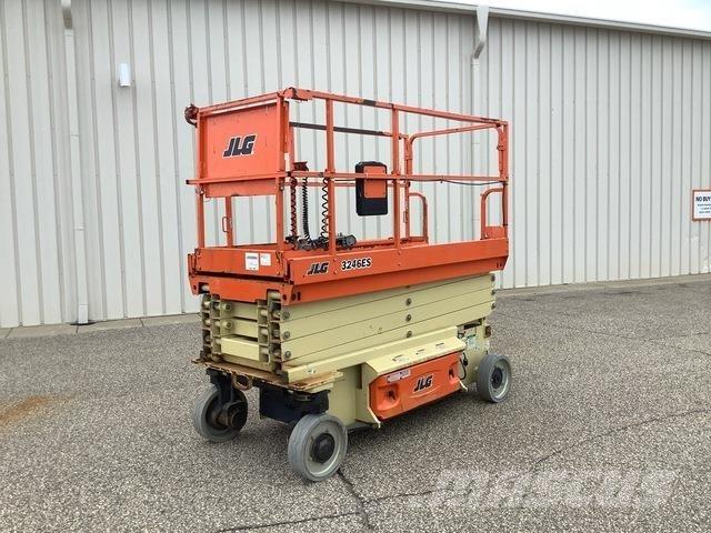 JLG 3246ES Saksilavat