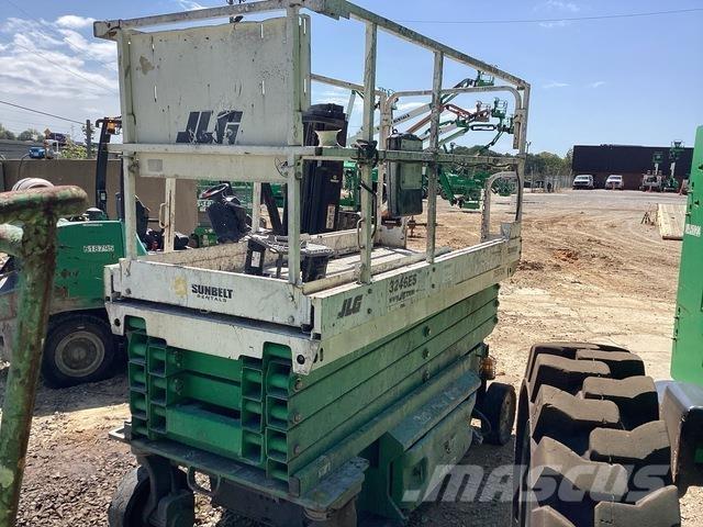 JLG 3246ES Saksilavat