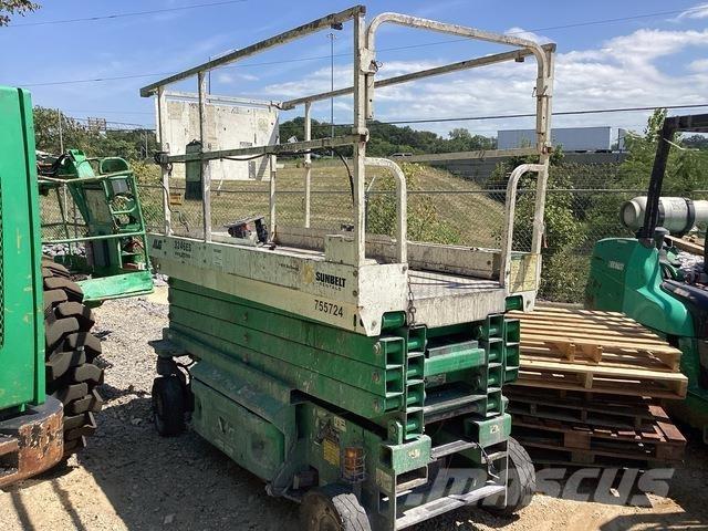 JLG 3246ES Saksilavat