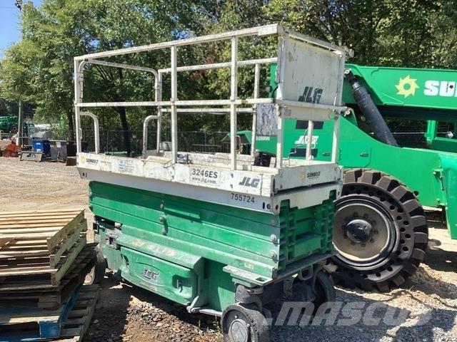 JLG 3246ES Saksilavat