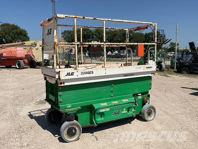 JLG 3246ES Saksilavat