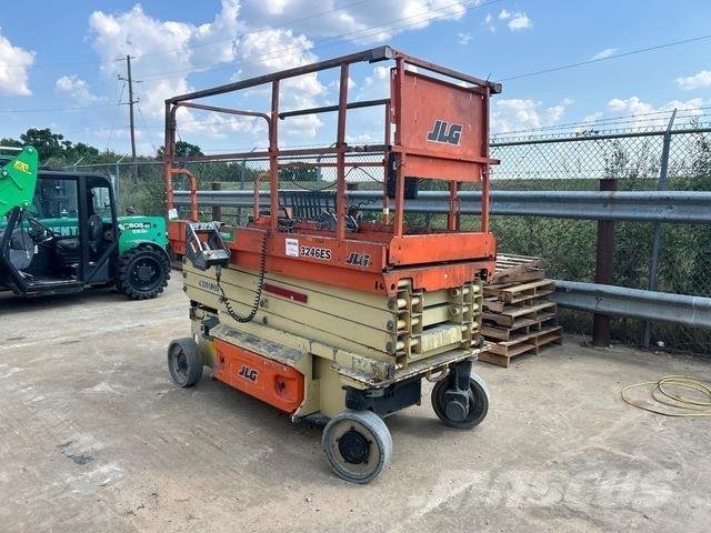 JLG 3246ES Saksilavat