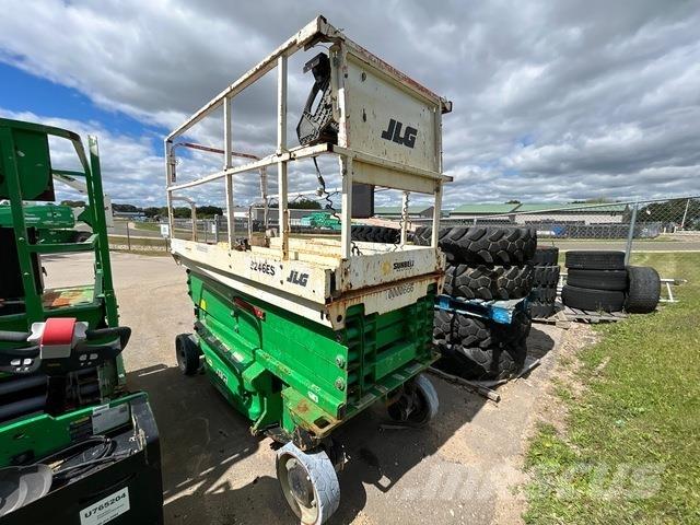 JLG 3246ES Saksilavat