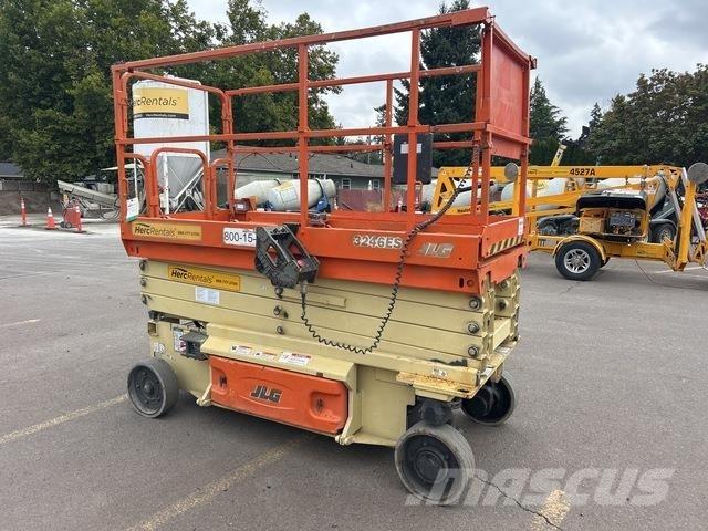 JLG 3246ES Saksilavat