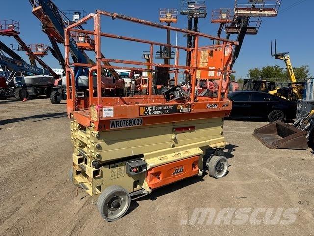 JLG 3246ES Saksilavat