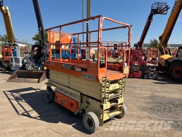 JLG 3246ES Saksilavat