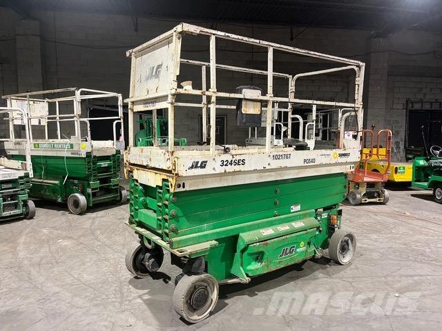 JLG 3246ES Saksilavat