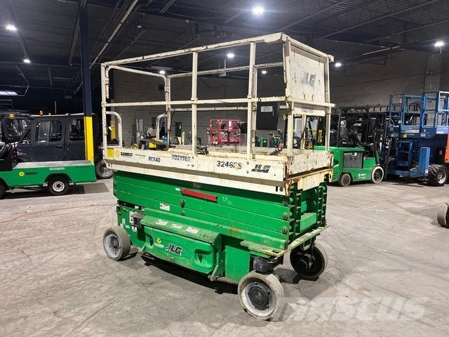 JLG 3246ES Saksilavat